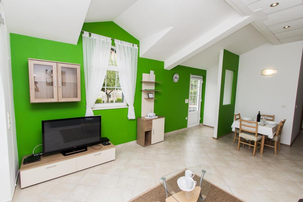 Apartments Lupus Vodice Eksteriør bilde