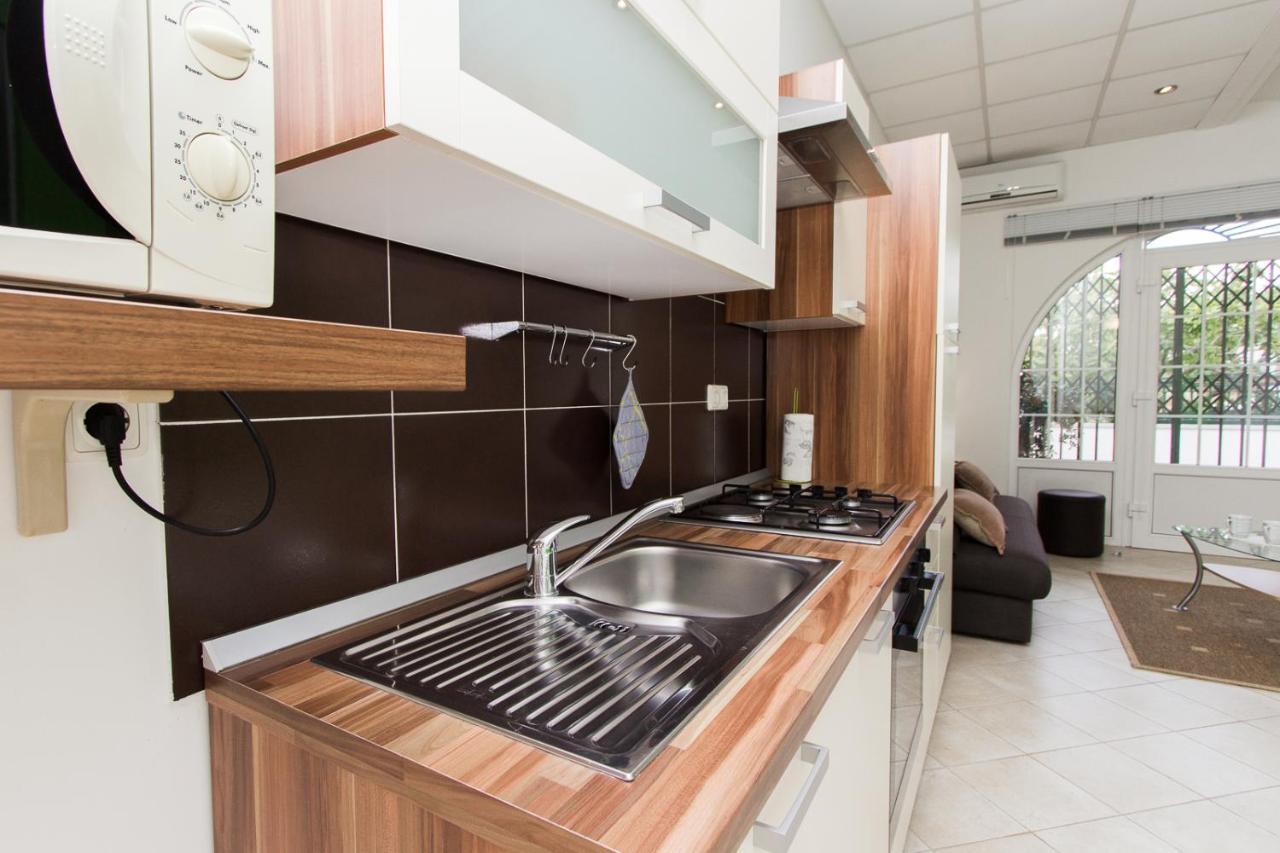 Apartments Lupus Vodice Eksteriør bilde