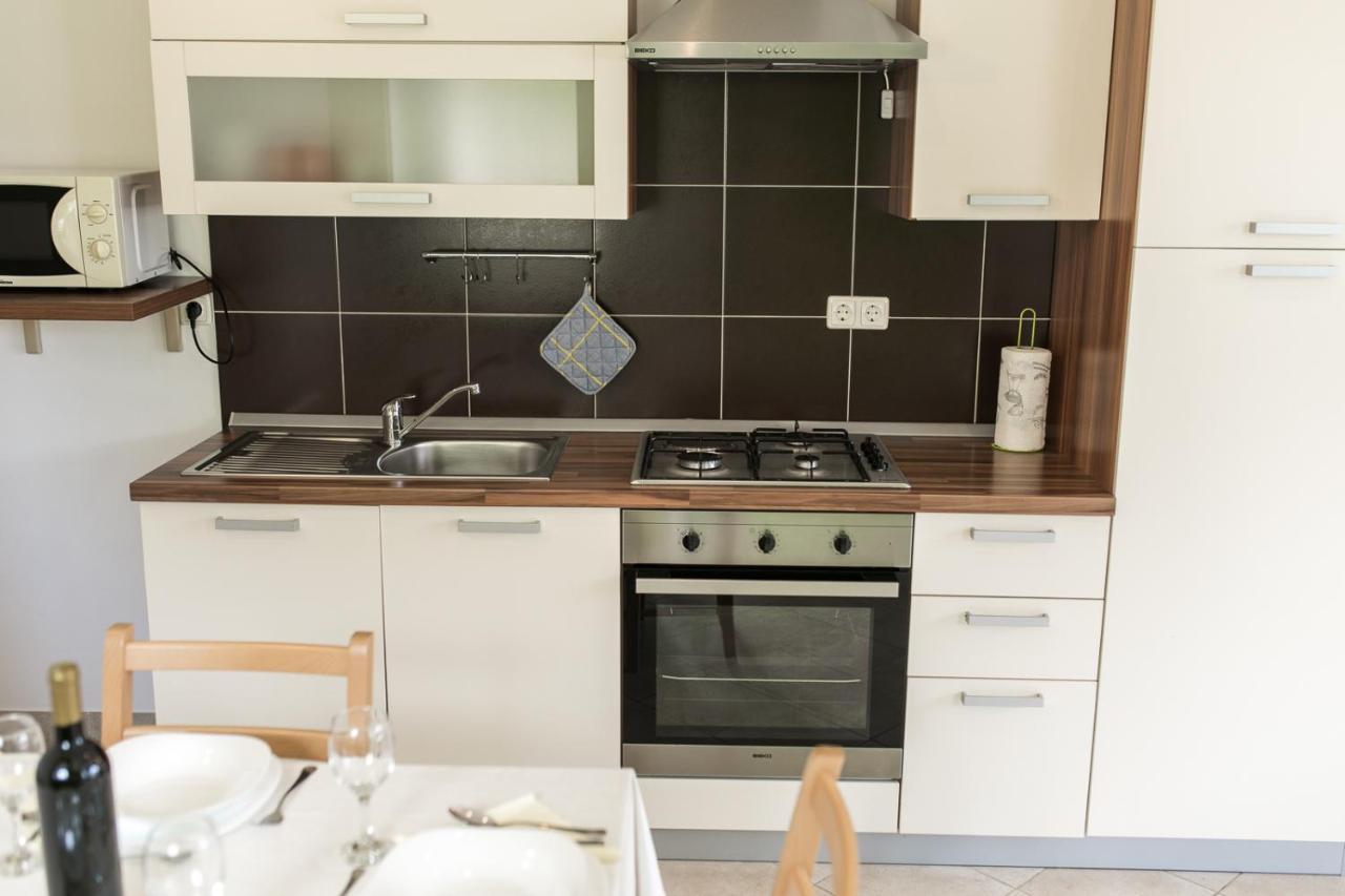 Apartments Lupus Vodice Eksteriør bilde