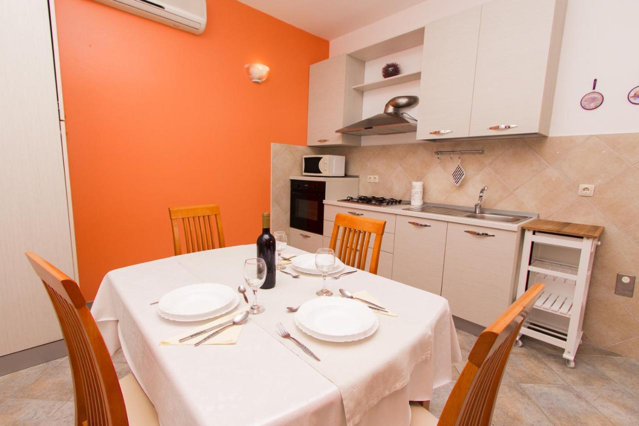 Apartments Lupus Vodice Eksteriør bilde