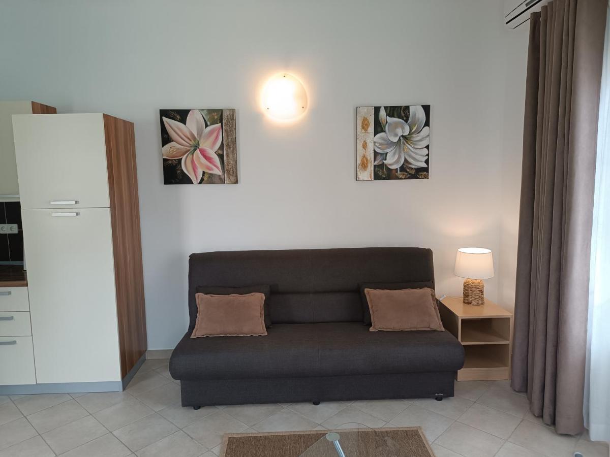Apartments Lupus Vodice Eksteriør bilde