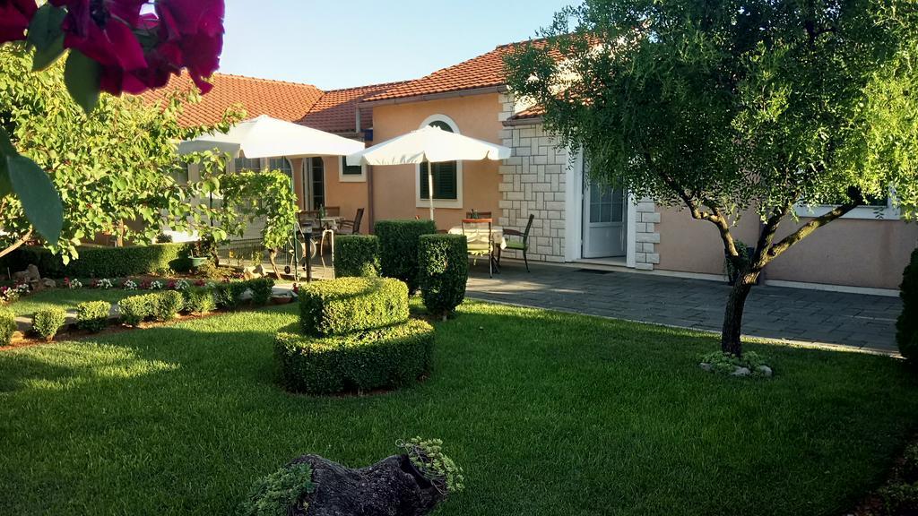 Apartments Lupus Vodice Eksteriør bilde