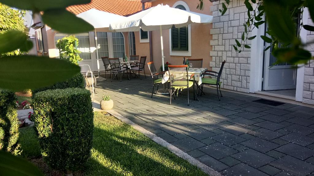 Apartments Lupus Vodice Eksteriør bilde