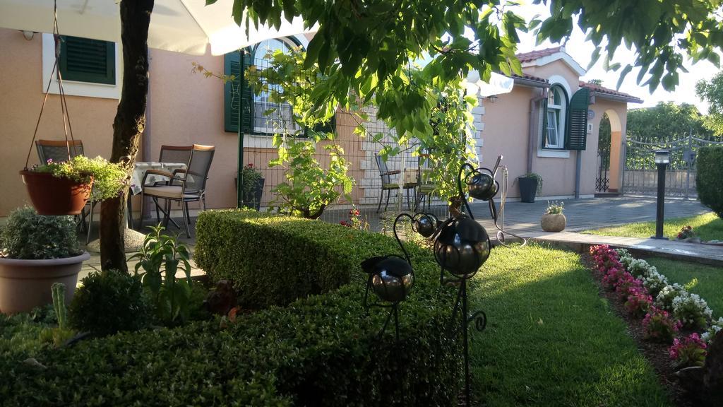 Apartments Lupus Vodice Eksteriør bilde