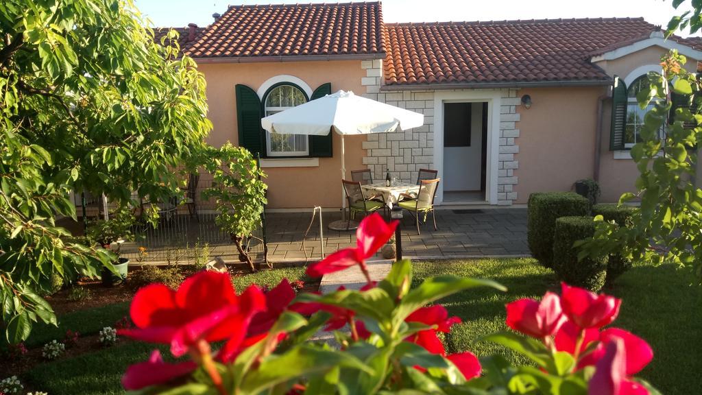 Apartments Lupus Vodice Eksteriør bilde